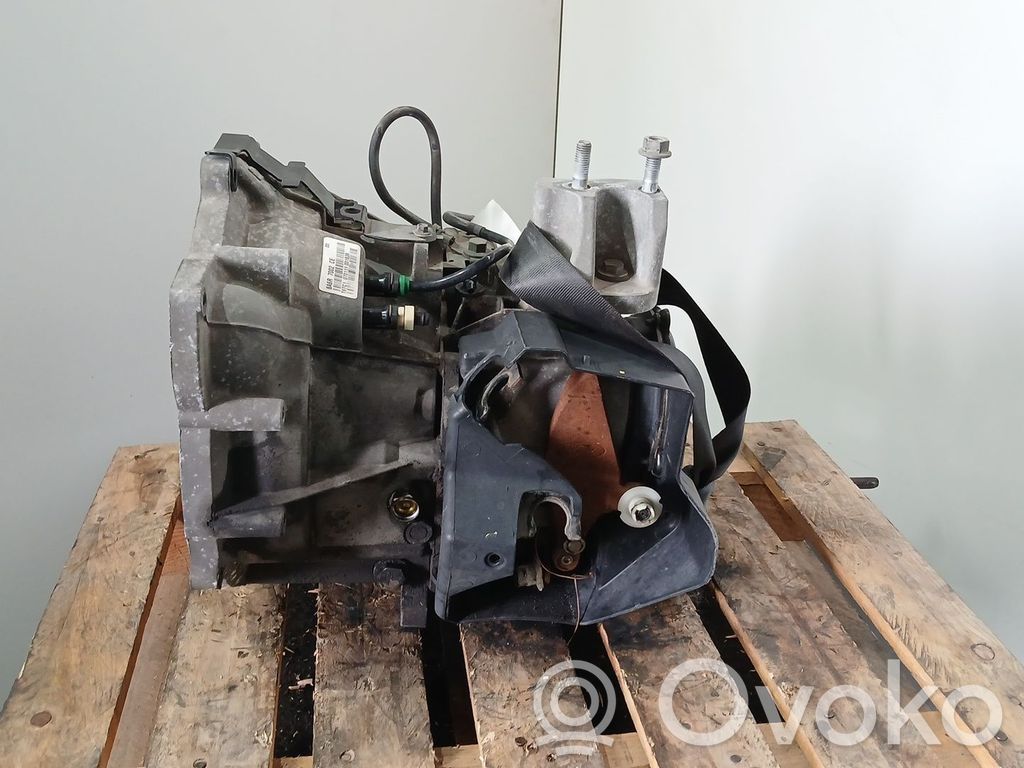 Manualna 5-biegowa skrzynia biegów   8A6T7002CE,196510KM,5V