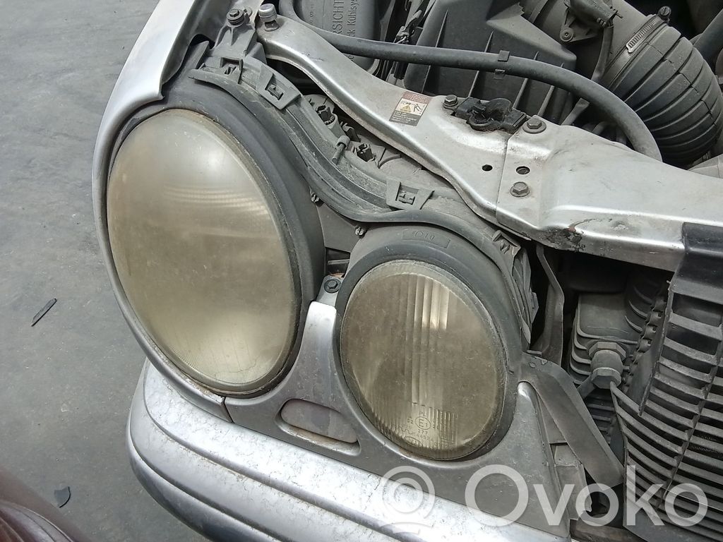 Mercedes-Benz E W210 Etu-/Ajovalo