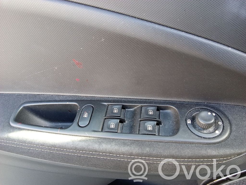 Renault Zoe Elektrisko logu slēdzis
