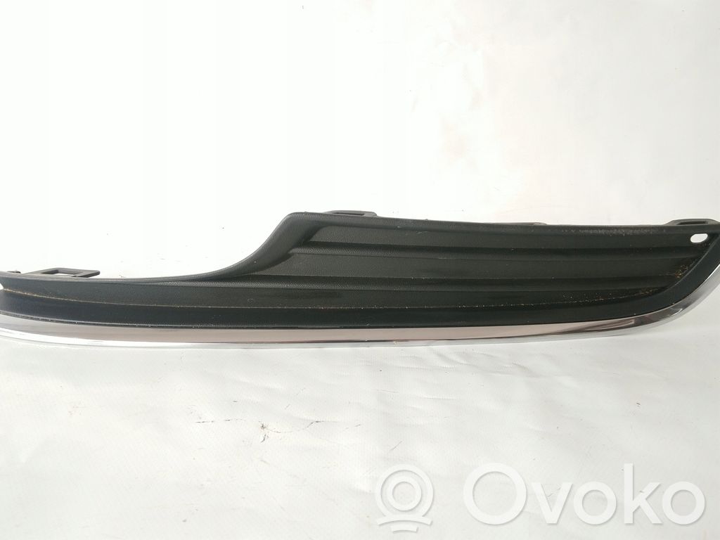 Volkswagen Golf VII Moldura/rejilla de la luz antiniebla delantera 