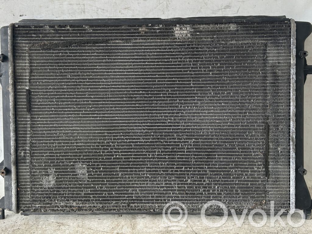 Audi A4 S4 B7 8E 8H Chłodnica 