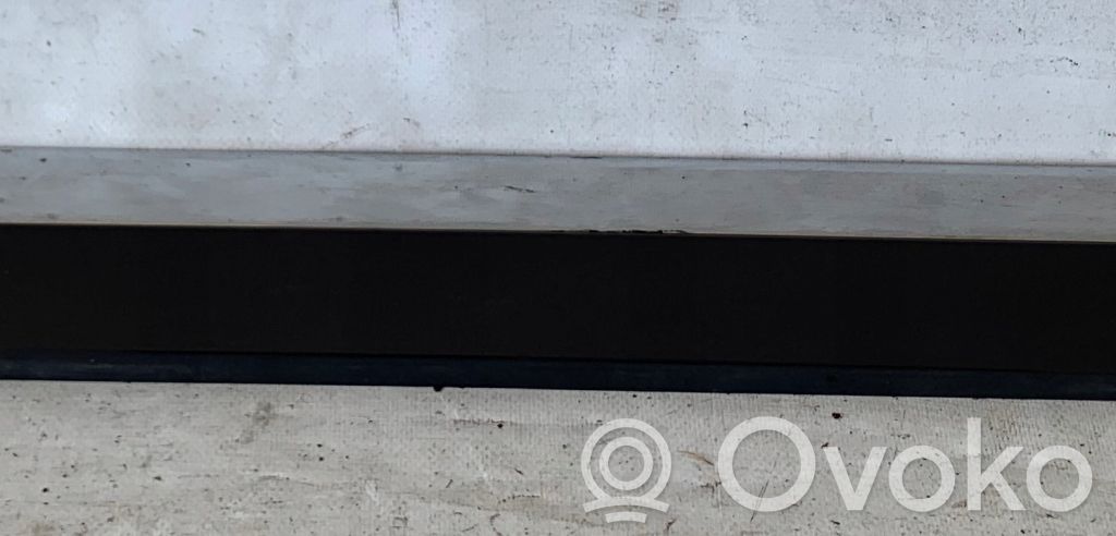 Volkswagen PASSAT B8 Listwa drzwi tylnych 
