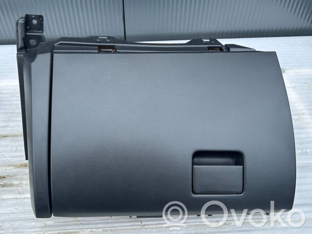 Mazda 3 III Daiktadėžės (bordačioko) komplektas 
