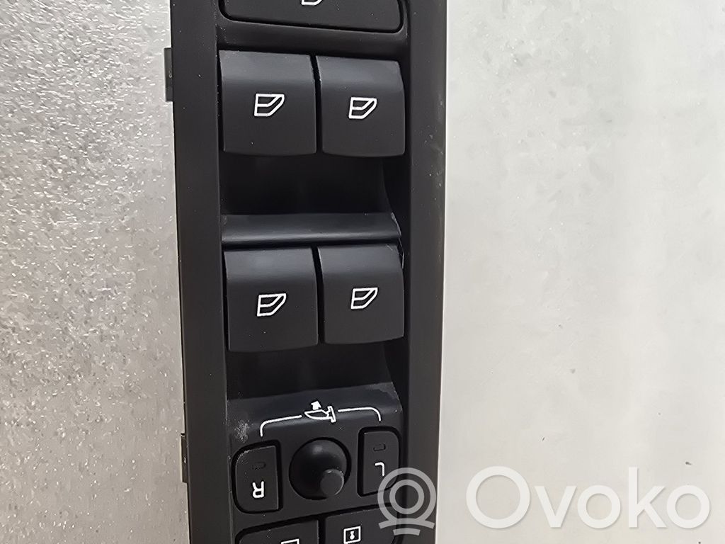 Volvo XC40 Electric window control switch 