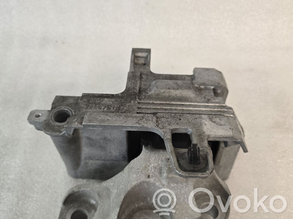 Volvo XC40 Engine mount bracket 