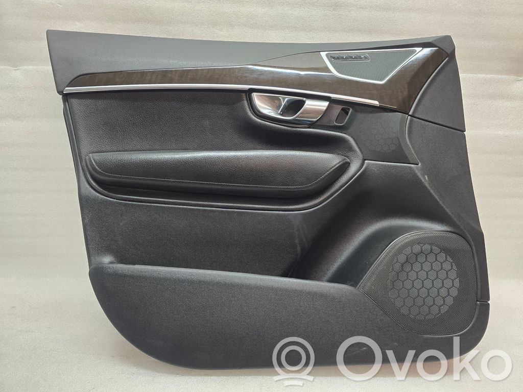 Volvo XC90 Front door card panel trim 