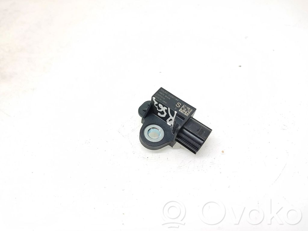 Nissan Qashqai Czujnik uderzenia Airbag 