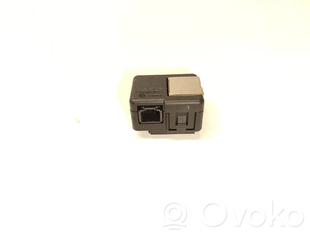 Tesla Model 3 Other devices 
