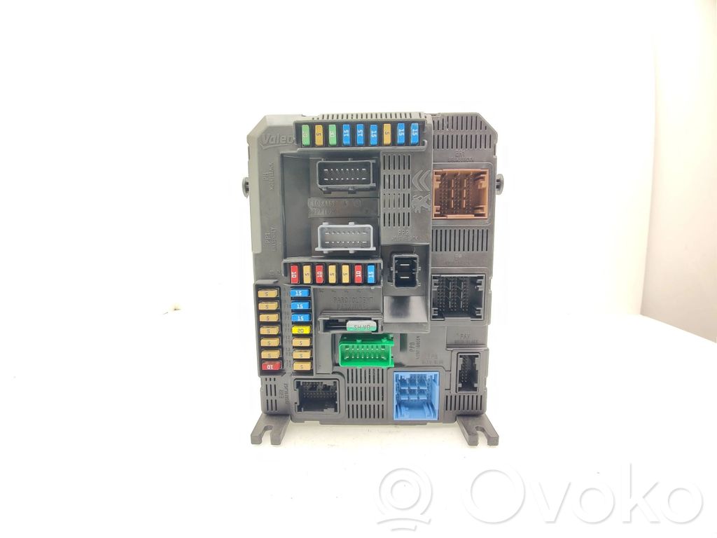 Peugeot 2008 I Fuse module 