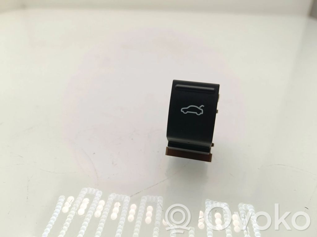 Volkswagen PASSAT B7 Tailgate opening switch 