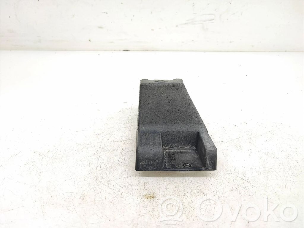 Ford Mondeo MK IV Galinis laikiklis bamperio 