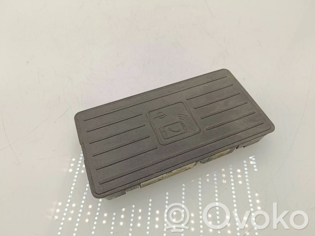 Volkswagen Touareg III Wireless charging module 