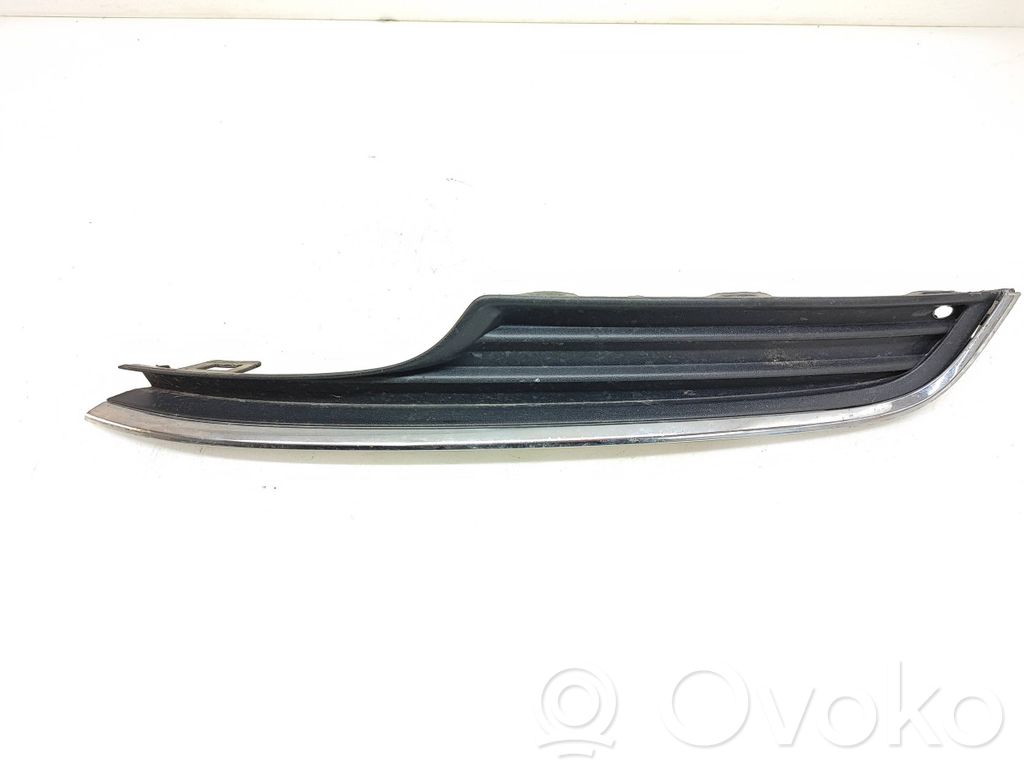 Volkswagen Golf VII Rejilla inferior del parachoques delantero 