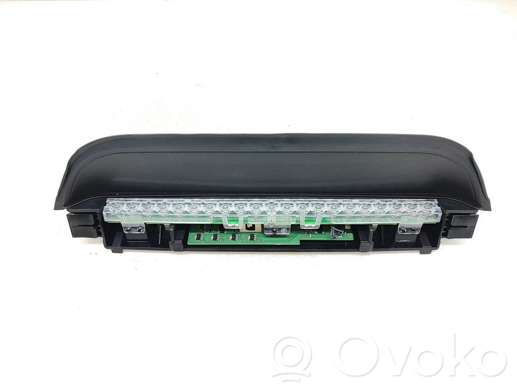 BMW i4 Third/center stoplight 