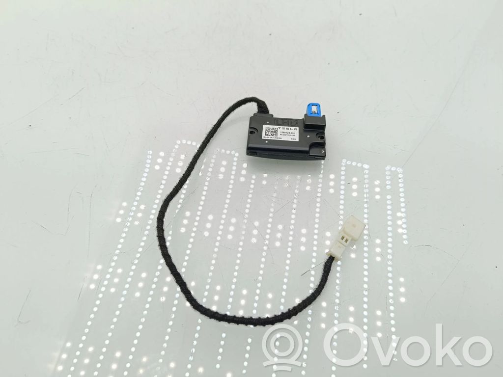 Tesla Model Y Windshield/windscreen camera 