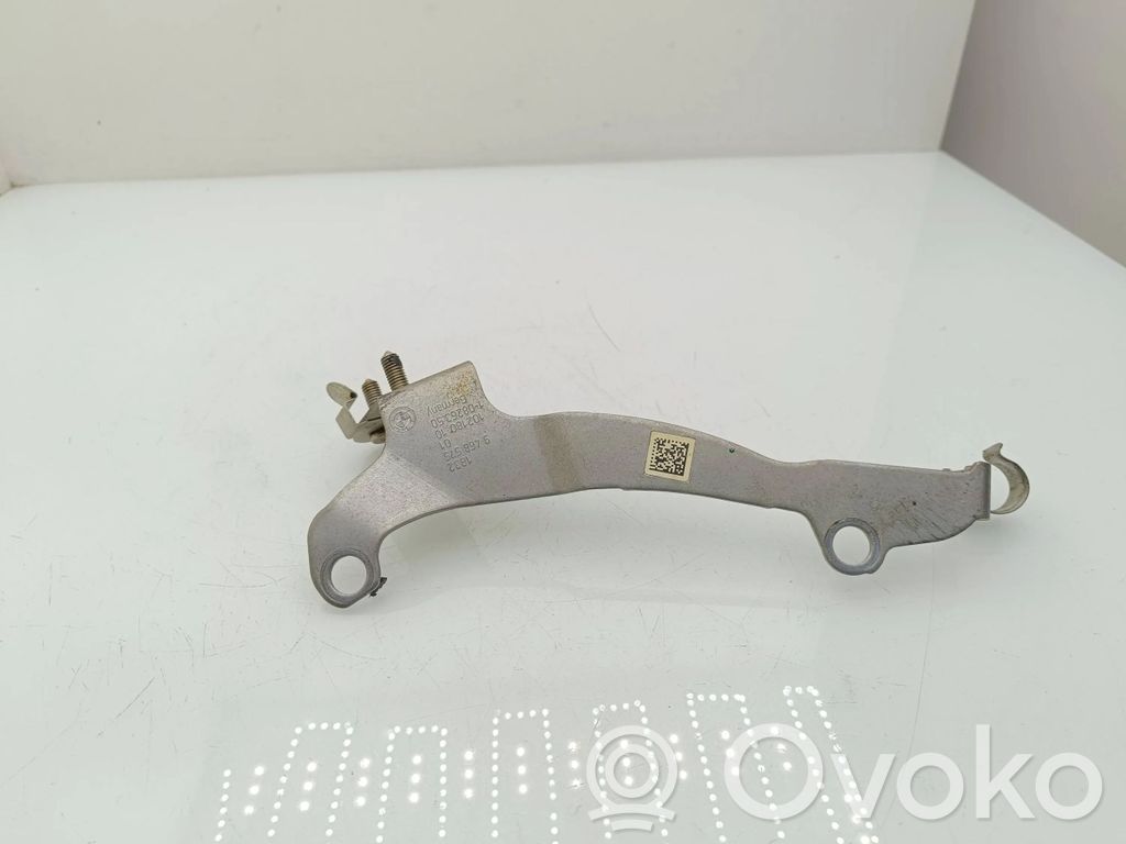 BMW 4 G22 G23 G24 G26 Kita variklio skyriaus detalė 
