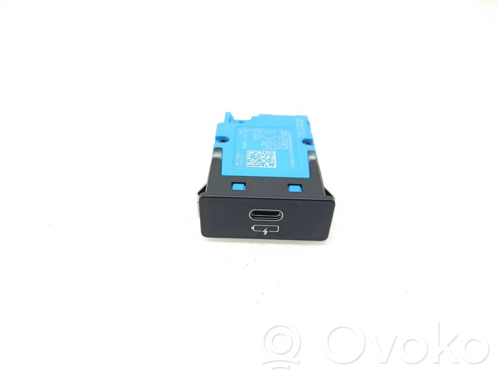 BMW 5 G30 G31 G38 USB socket connector 