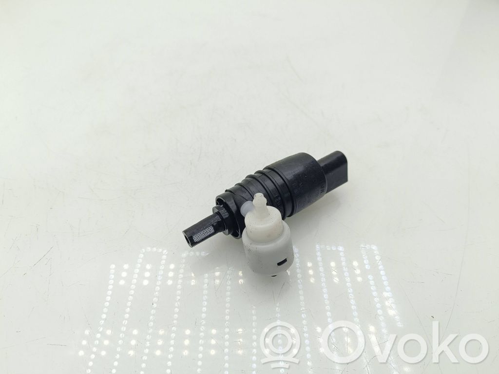 BMW 5 G30 G31 G38 Windscreen/windshield washer pump 