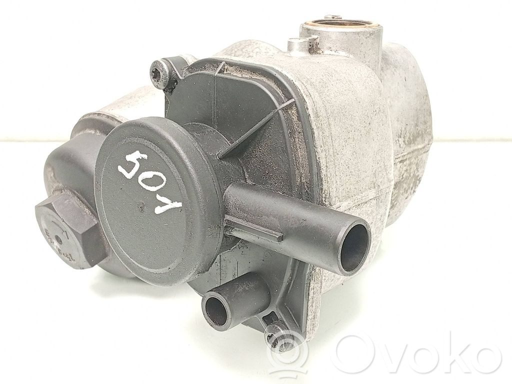 Volvo S80 Oil filter mounting bracket 