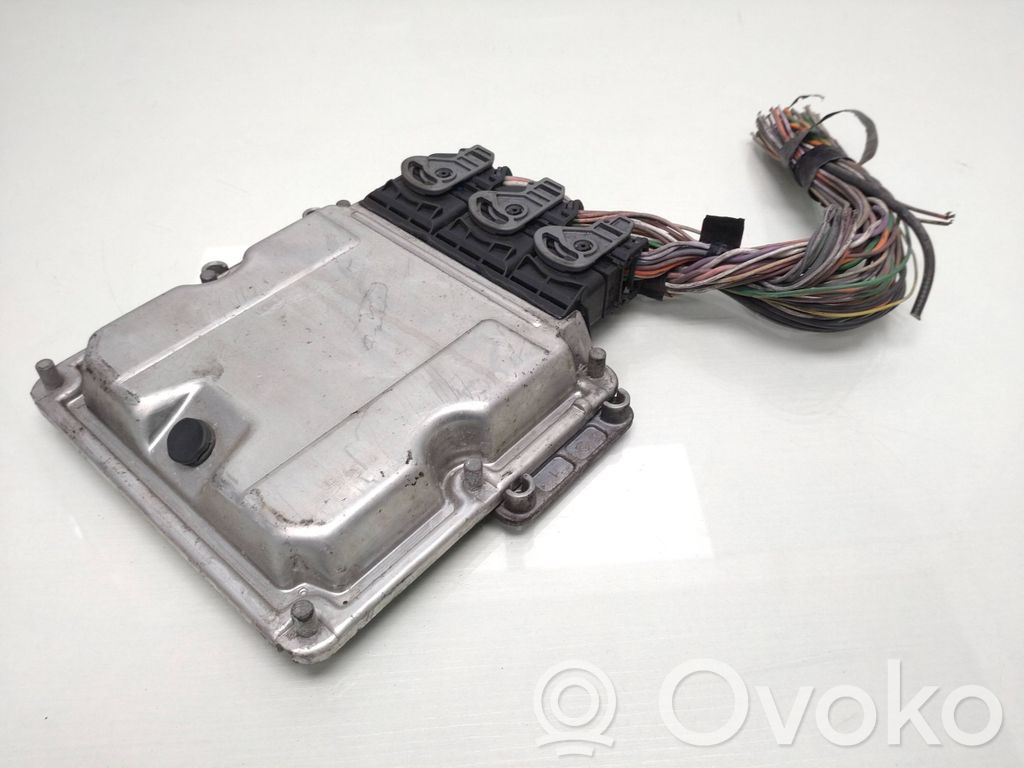 Opel Vivaro Engine control unit/module 