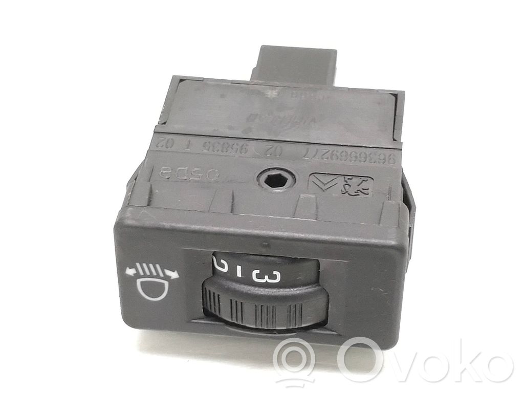 Peugeot 308 Headlight level height control switch 