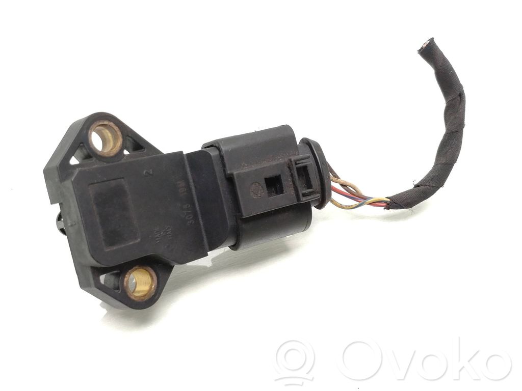 Volkswagen Golf V Mass air flow meter 