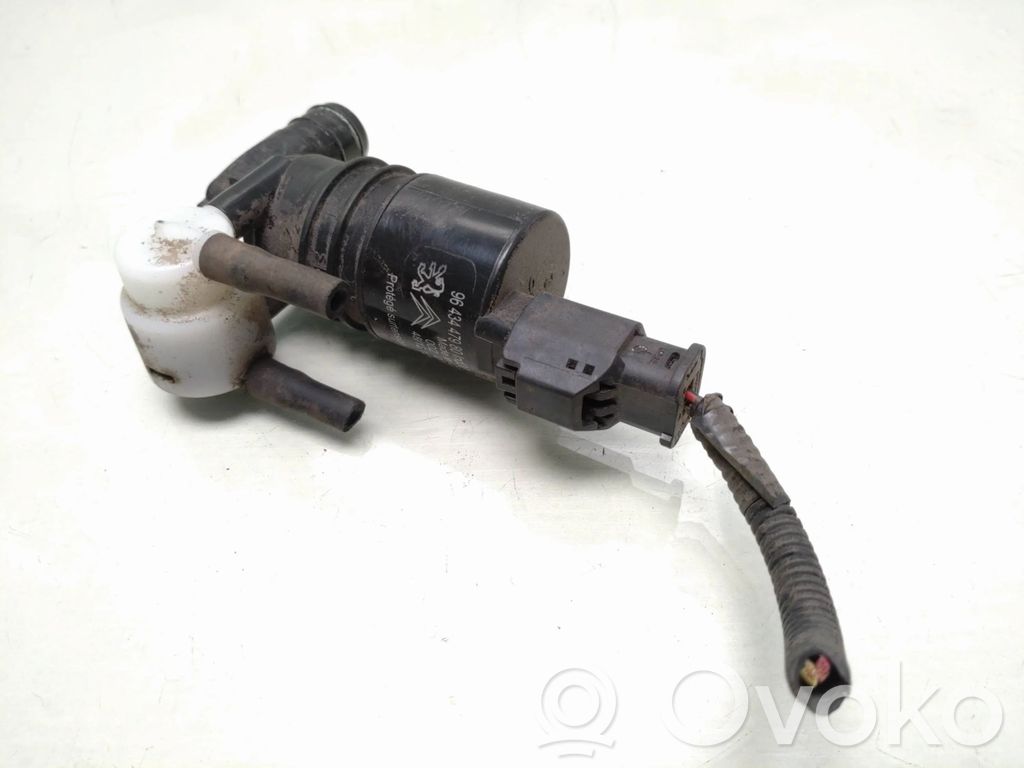 Peugeot 5008 Windscreen/windshield washer pump 