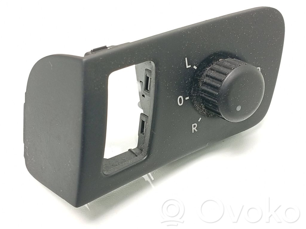 Volkswagen Touran I Wing mirror switch 
