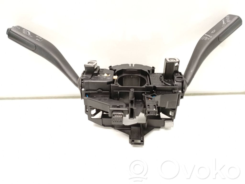 Volkswagen Golf VI Wiper turn signal indicator stalk/switch 