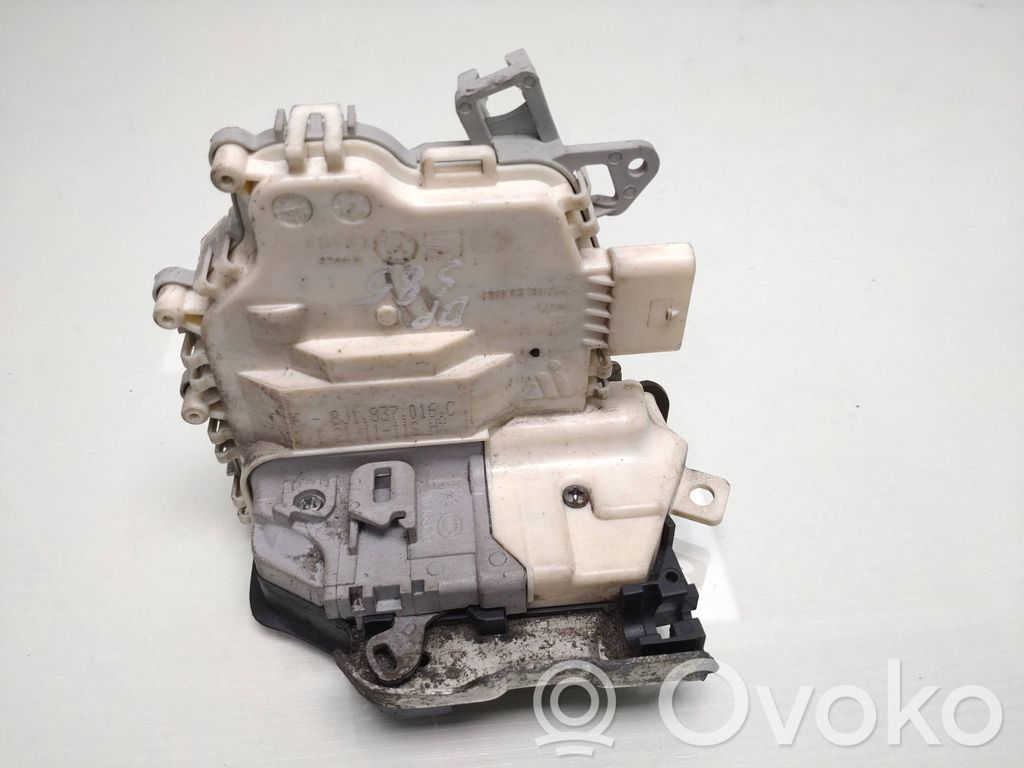 Audi A4 S4 B8 8K Priekšpusē slēdzene 