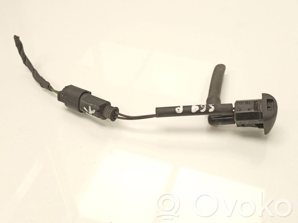 BMW 5 E60 E61 Windshield washer spray nozzle 
