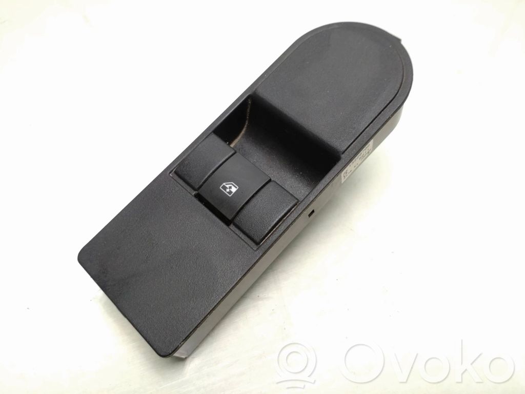 Opel Zafira B Electric window control switch 