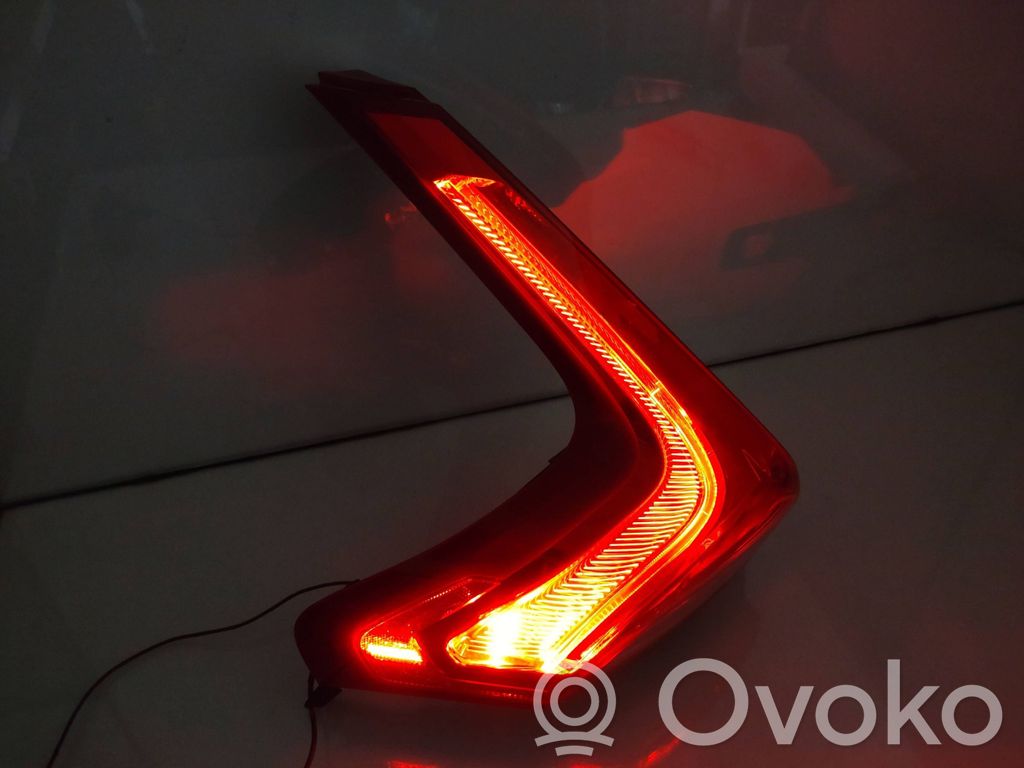 Volvo V40 Aizmugurējais lukturis virsbūvē 