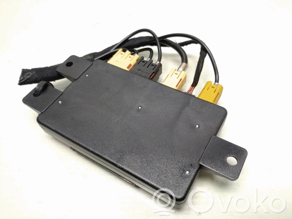 Audi A6 S6 C5 4B Aerial antenna amplifier 
