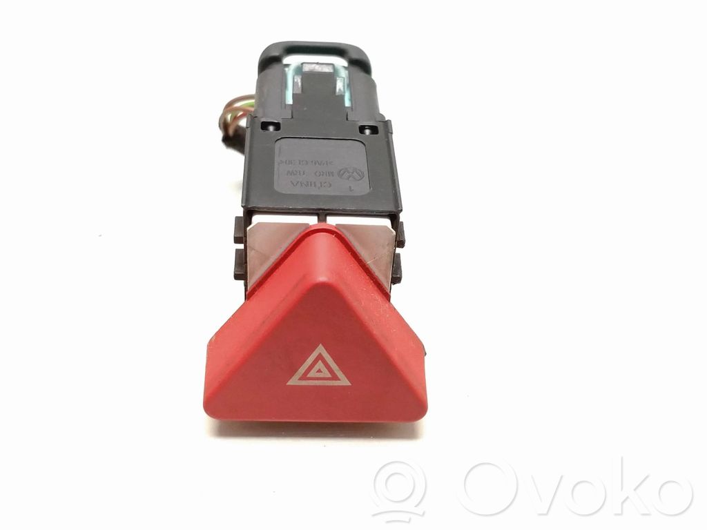 Volkswagen Tiguan Hazard light switch 