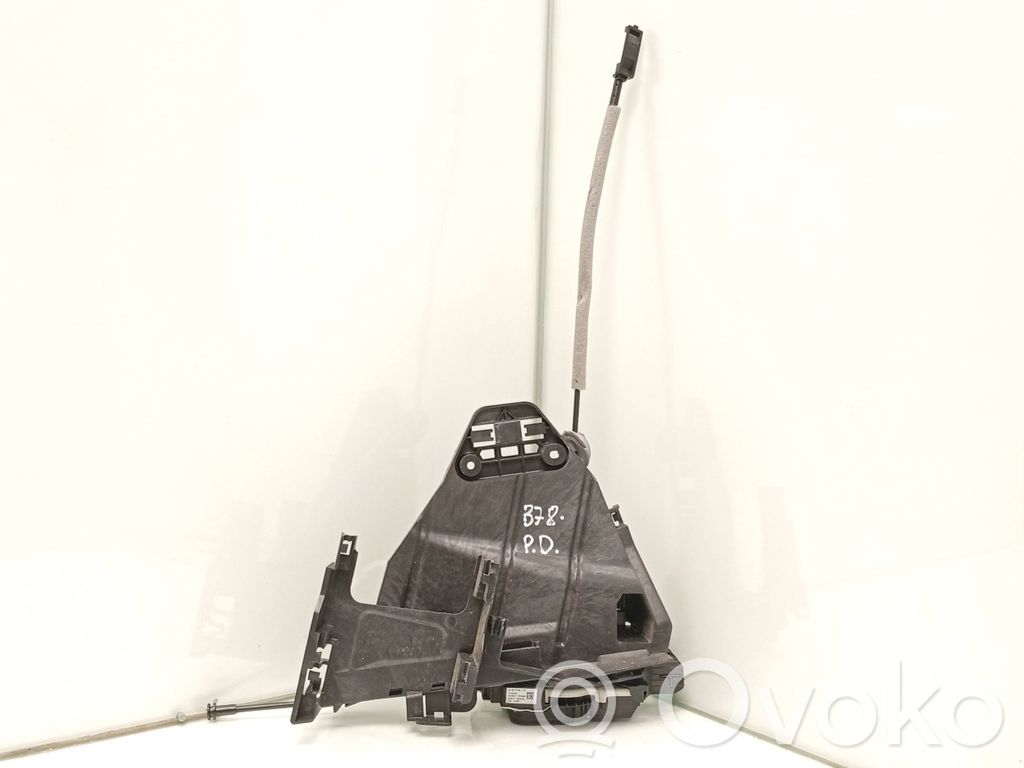 Volvo V40 Front door lock 