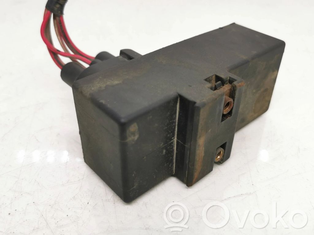 Volkswagen Golf IV Relais de ventilateur de liquide de refroidissement 