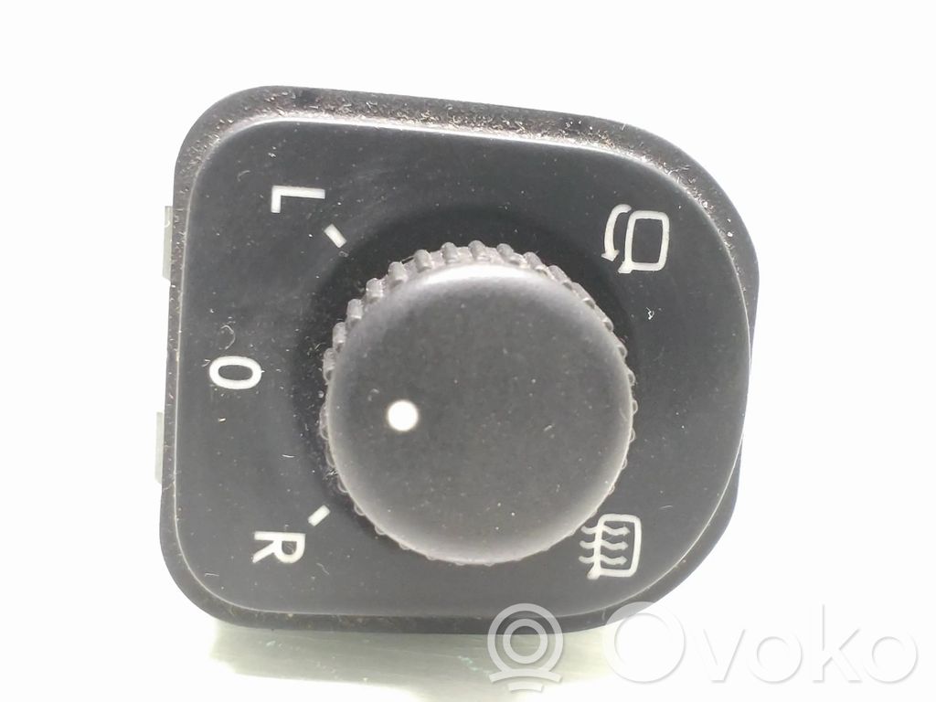 Volkswagen Tiguan Wing mirror switch 