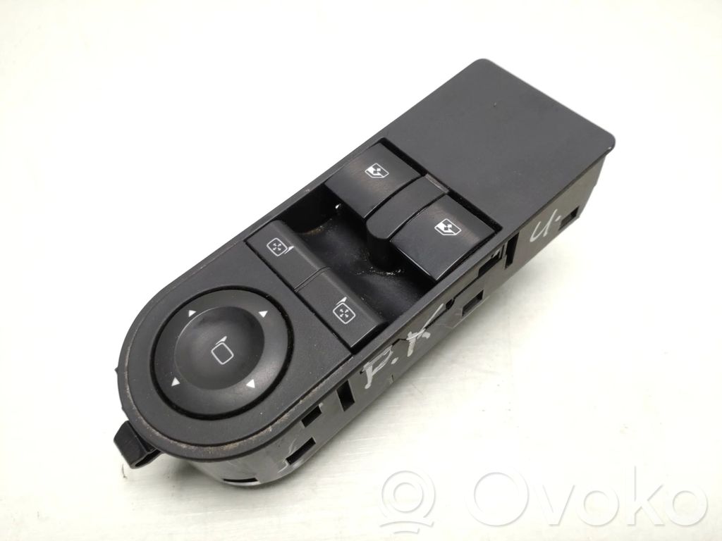 Opel Zafira B Electric window control switch 