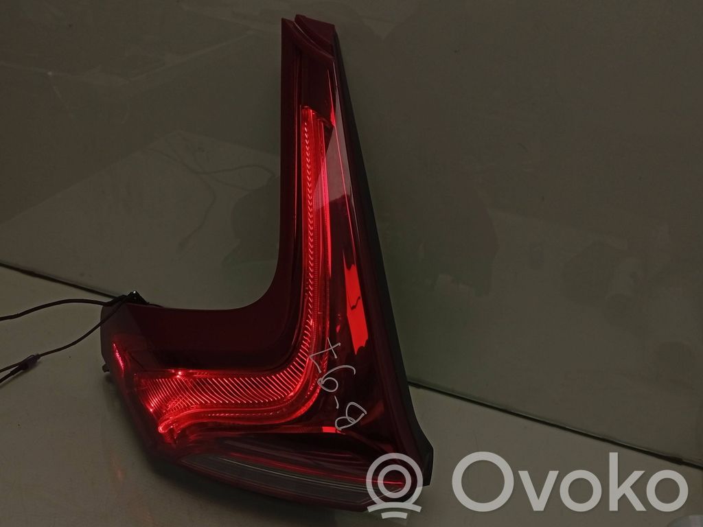Volvo V40 Aizmugurējais lukturis virsbūvē 