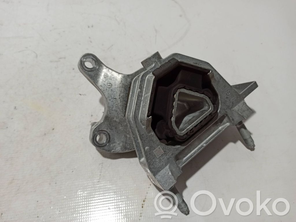 Peugeot 208 II Engine mount bracket 
