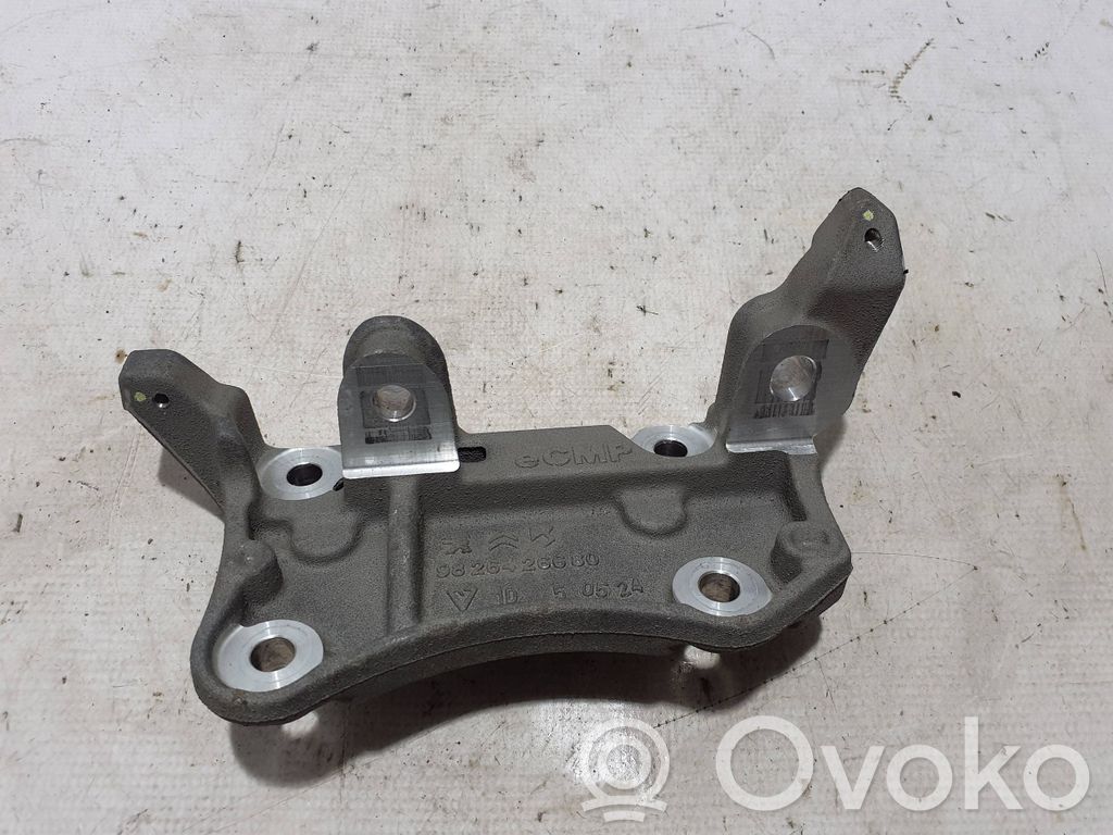 Peugeot 208 II Engine mounting bracket 