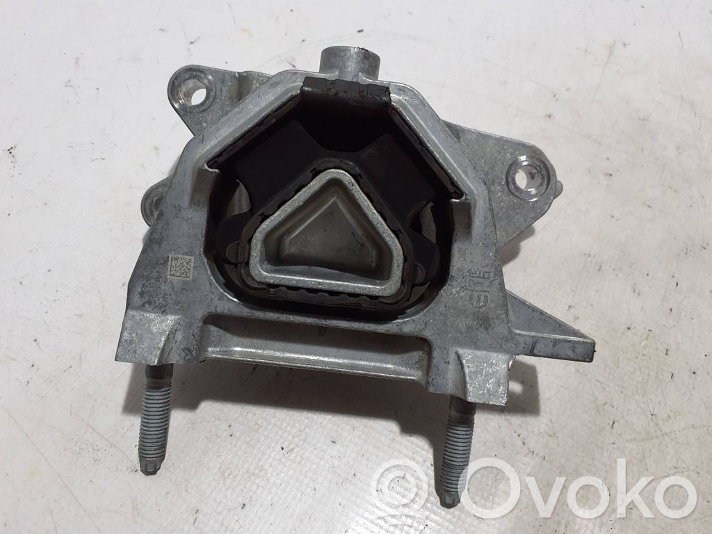 Peugeot 208 II Engine mount bracket 