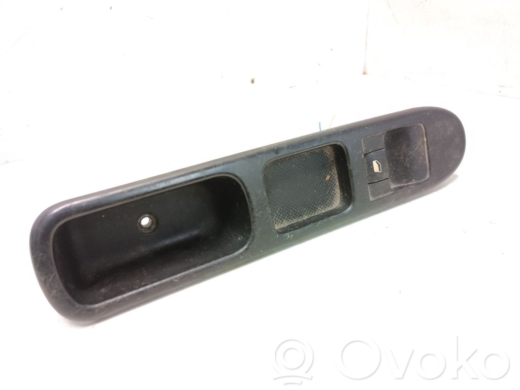 Peugeot 307 Front door interior handle trim 