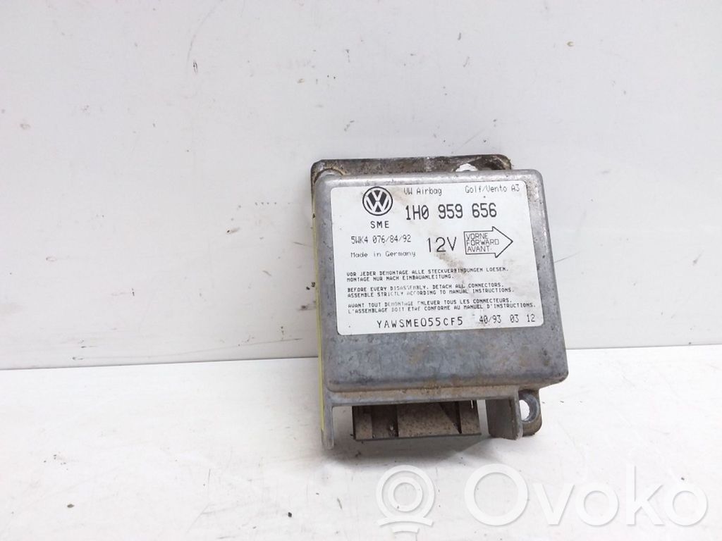 Volkswagen Golf III Airbag control unit/module 