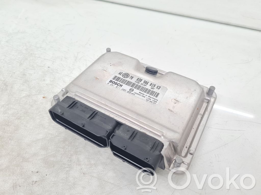 Volkswagen PASSAT B5.5 Engine control unit/module 