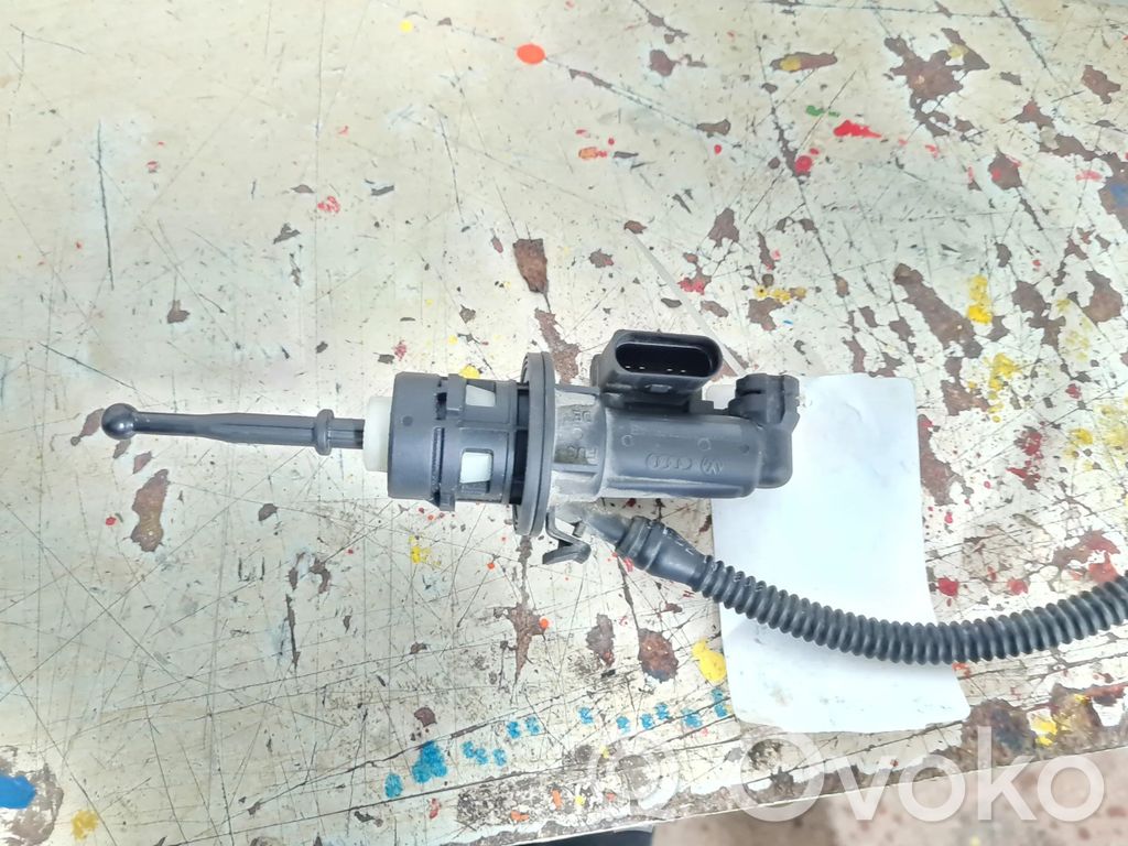 Volkswagen Golf VI Clutch master cylinder 