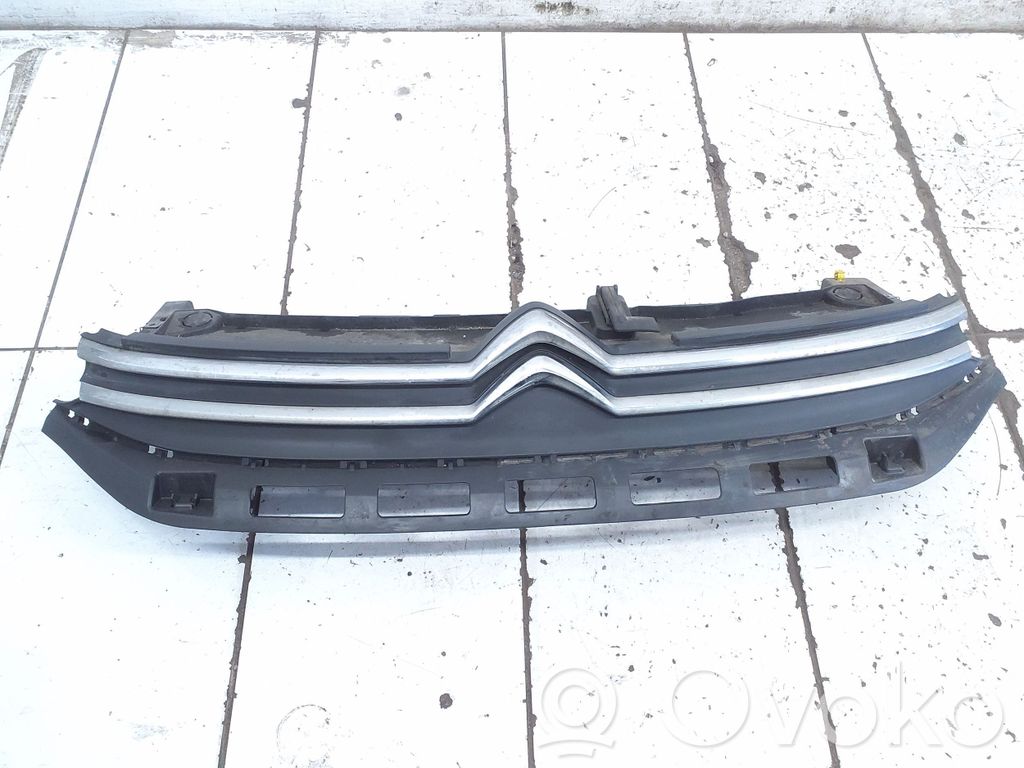 Citroen C3 Front bumper upper radiator grill 