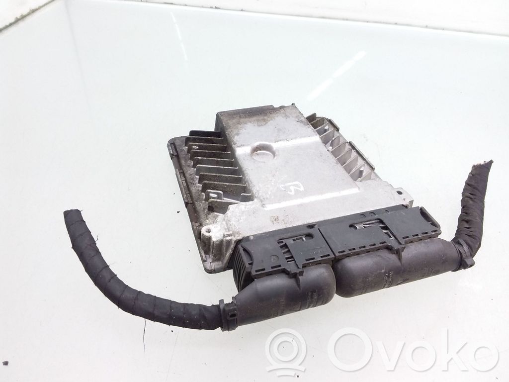 Volkswagen PASSAT B6 Engine control unit/module 