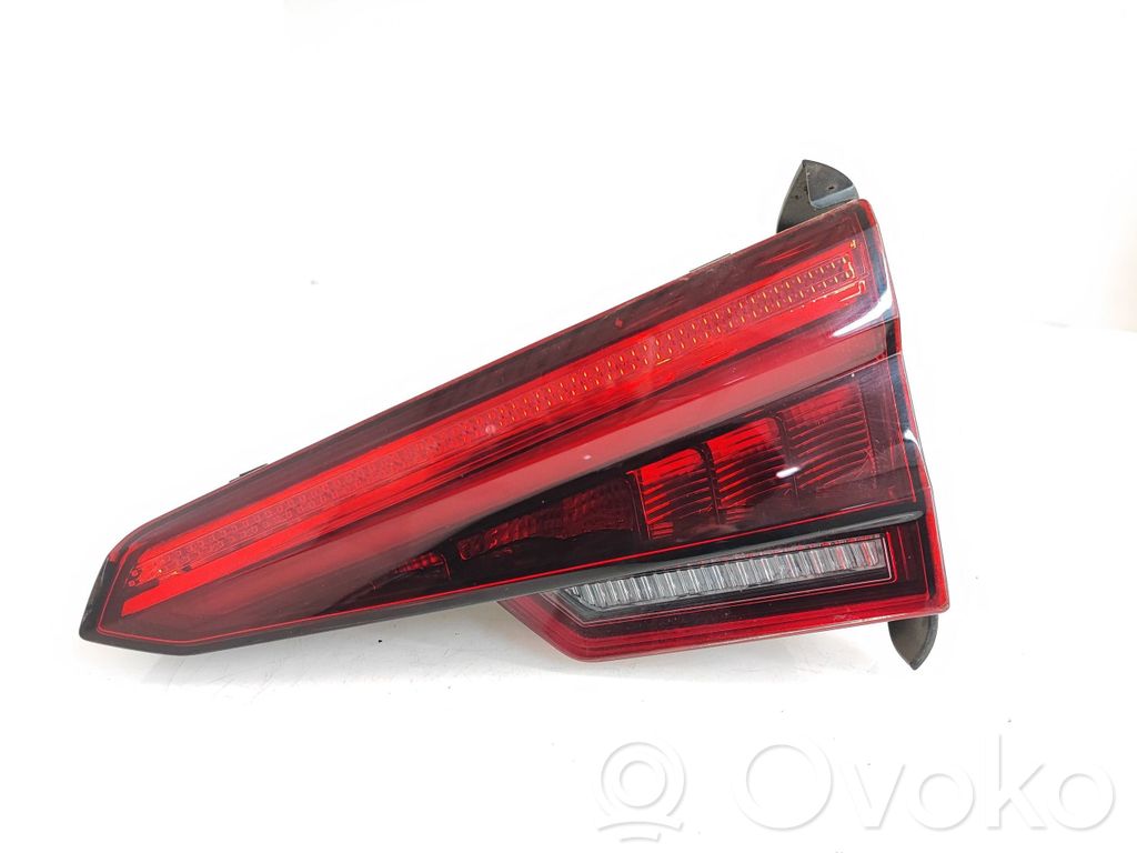 Lampy tylnej klapy bagażnika   8W5945094B